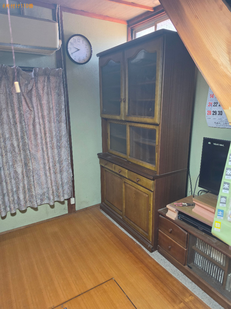 【北九州市八幡東区】婚礼タンス、食器棚、テレビ台、椅子等の回収