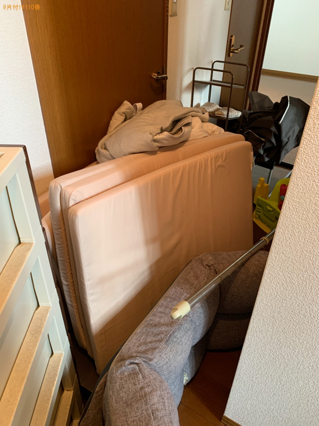 【鳥取市商栄町】本棚、ラック、マットレス、座椅子、布団等の回収