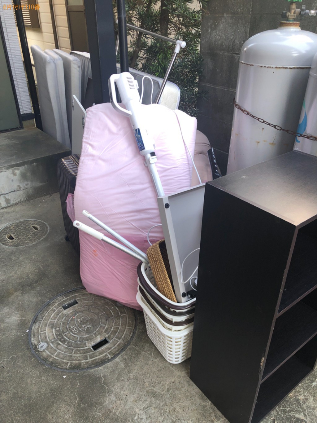 【佐賀市本庄町】マットレス付きシングルベッド、布団、かご等の回収