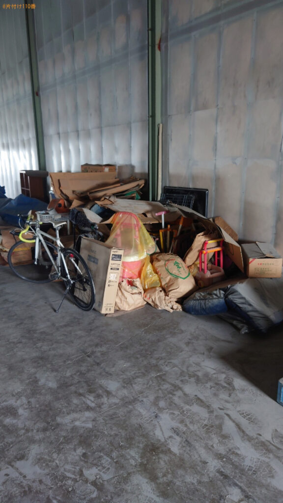 【松山市堀江町】家庭用エアコン、扇風機、自転車、棚、本等の回収