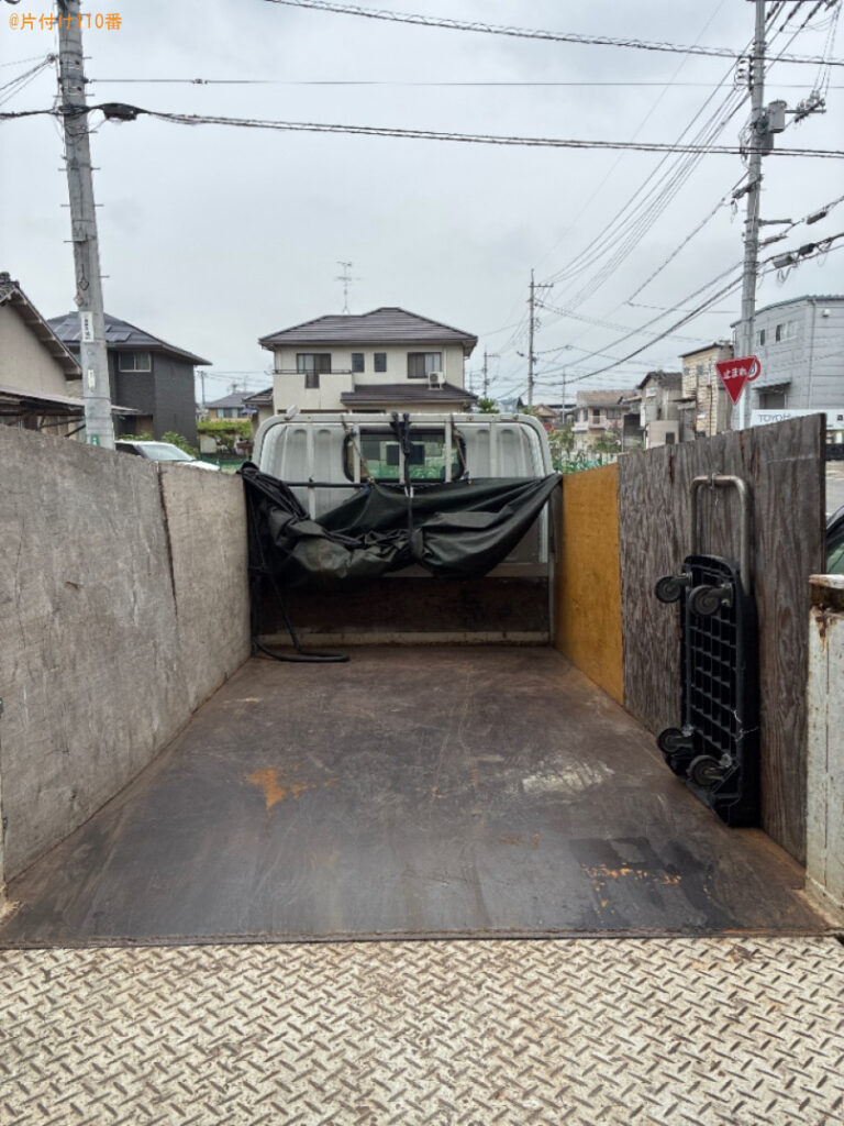 【福山市南松永町】食器棚、婚礼タンス、扇風機、ラケット等の回収