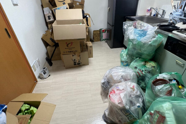 【青梅市河辺町】段ボール、一般ごみ等の回収とフローリング洗浄