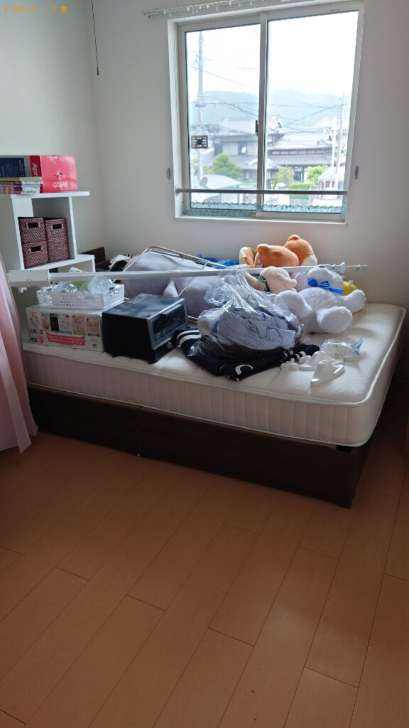 【松山市水泥町】マットレス付きダブルベッド、ラック、椅子等の回収