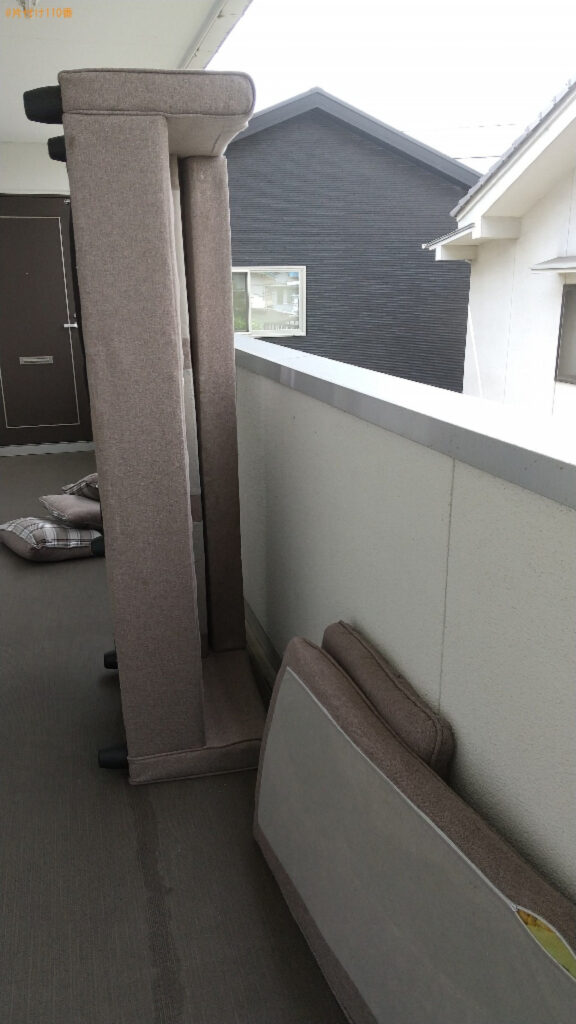 【福山市本庄町】三人掛けソファー、クッションの回収・処分ご依頼
