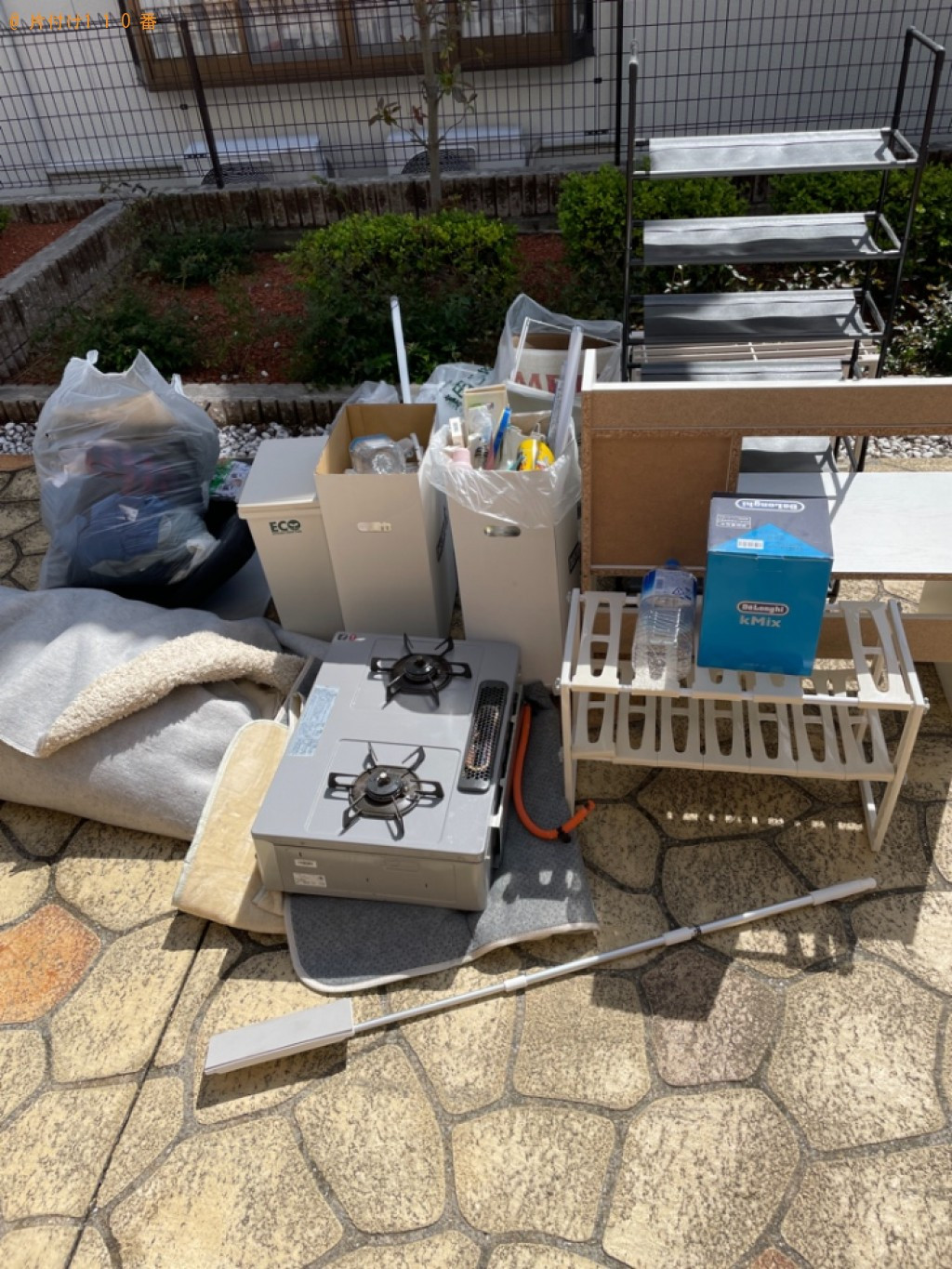 【浜松市南区】食器棚、ガスコンロ、ラック、ゴミ箱、布団等の回収