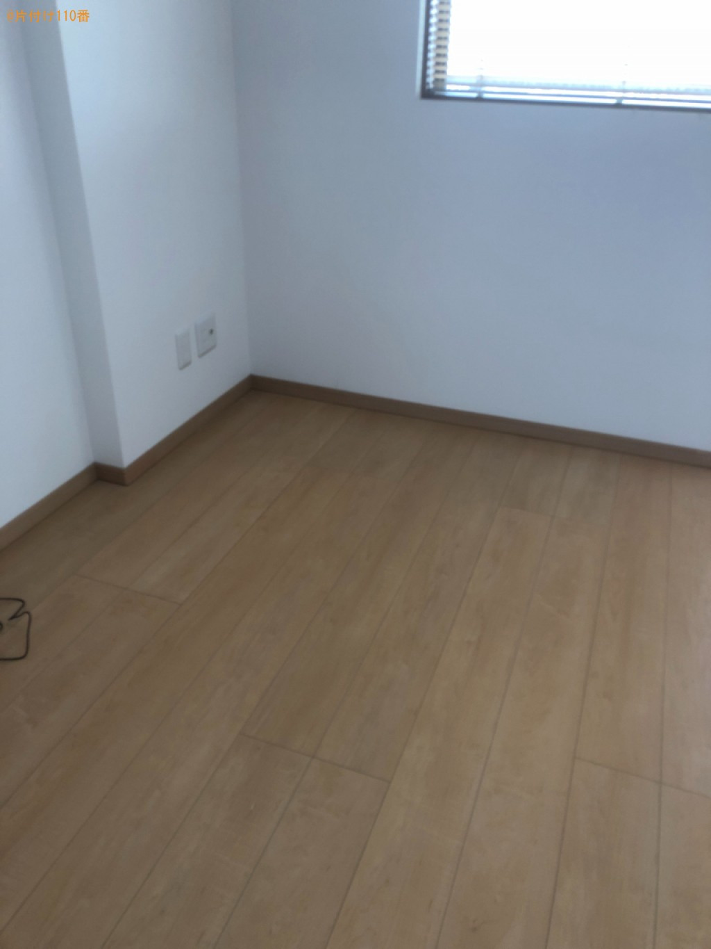 【松山市辻町】三人掛けソファー、PCデスク、食器棚、かご等の回収
