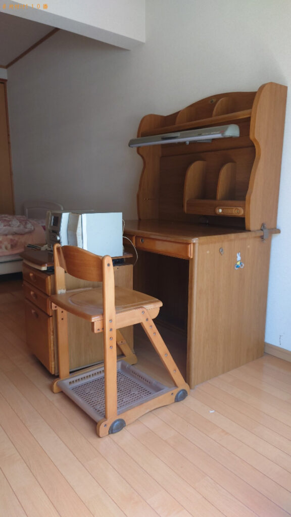 【西条市】PC、学習机、椅子、テレビ台、コンポ、テーブル等の回収
