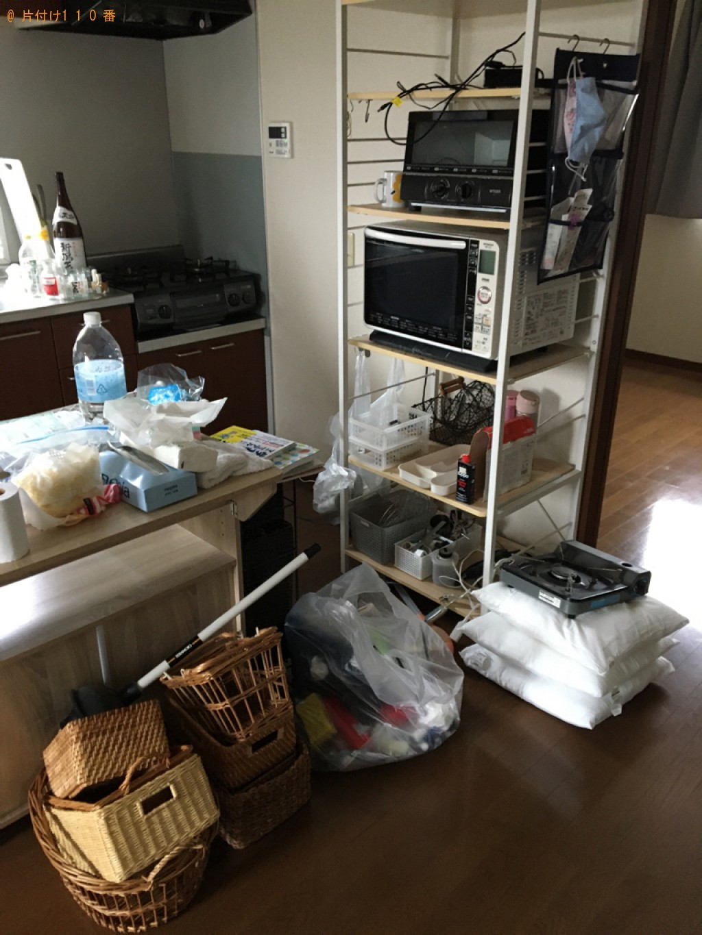 【大垣市中川町】2人用ダイニングテーブル、食器棚、ラック等の回収