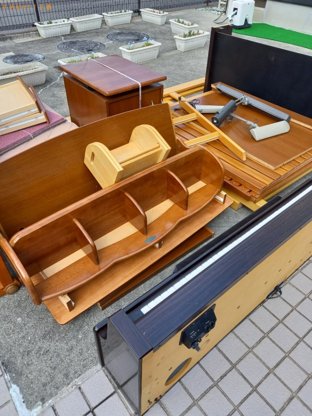 【鳴門市大津町】マットレス付きシングルベッド、学習机等の回収