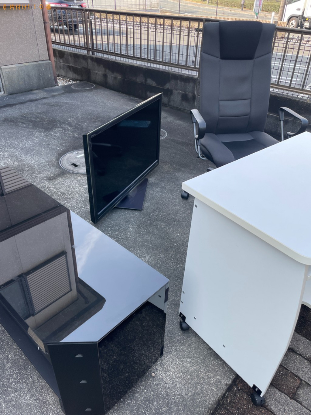 【浜松市西区】PCデスク、テレビ、椅子、テレビ台の回収・処分
