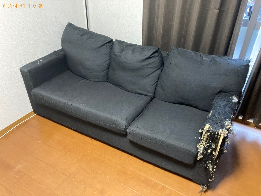 【鹿児島市魚見町】三人掛けソファー、食器棚、電子レンジ等の回収